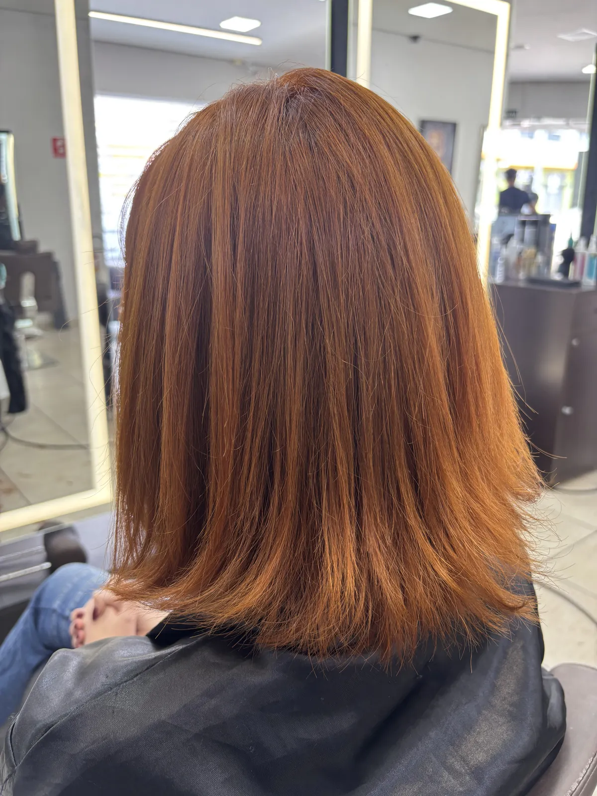 Corte bob acobreado com base reta, trabalho de Selma no Romana Hair Studio