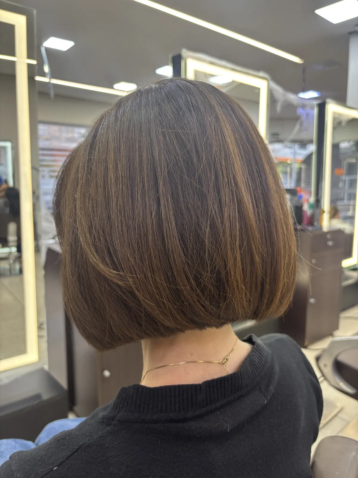Corte chanel castanho com contorno arredondado, trabalho de Selma no Romana Hair Studio